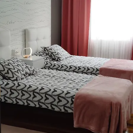 Vivienda Turistica Mou Apartment *