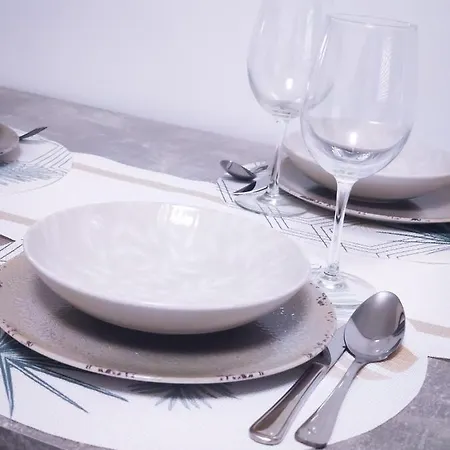 Vivienda Turistica Mou Apartment *
